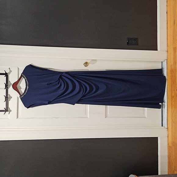 A Pea in the Pod Maxi Cocktail Dress - Large (Maternity) - Picture 1 of 1